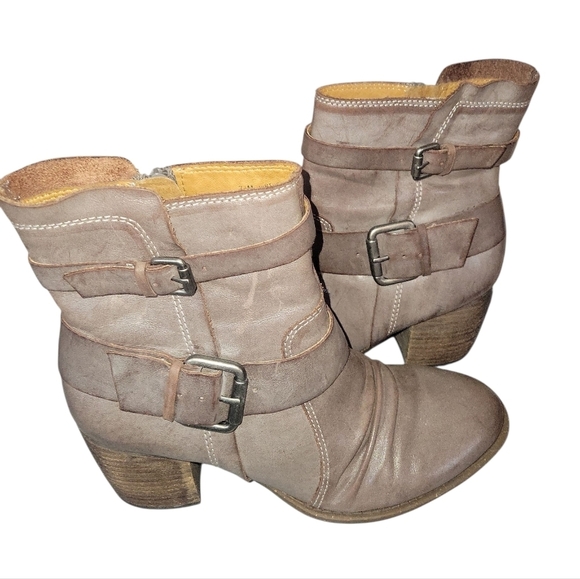 Naya Women's Soft Leather Virtue Block Heel Rustic Buckle Ankle Bootie Sz 71/2 M - Picture 11 of 13